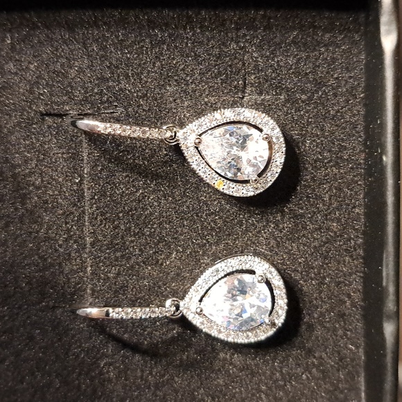 Cate & Chloe Isabel 18k White Gold Teardrop Earrings with Crystals - Picture 4 of 5